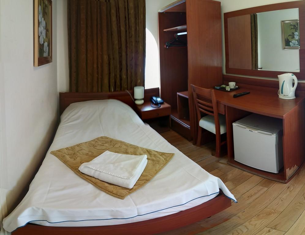 Corner House Hotel London Room photo