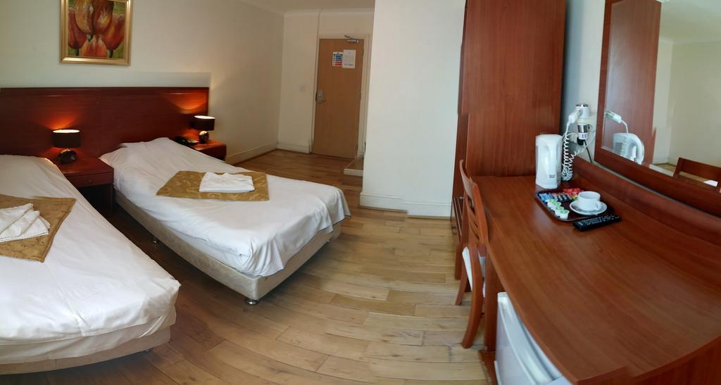 Corner House Hotel London Room photo