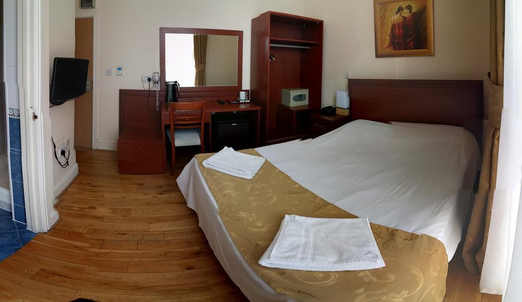 Corner House Hotel London Room photo