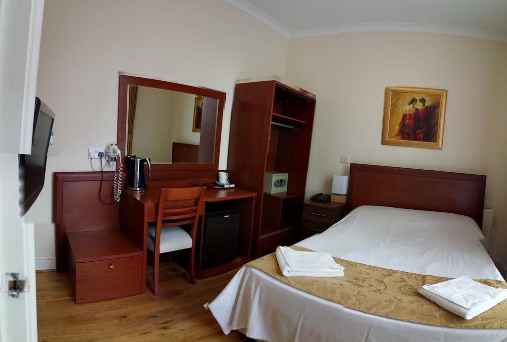 Corner House Hotel London Room photo