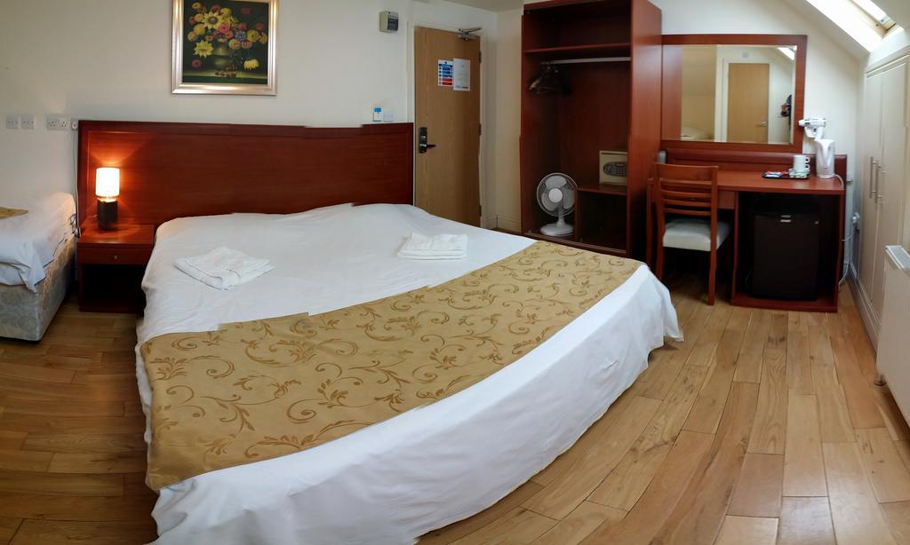 Corner House Hotel London Room photo