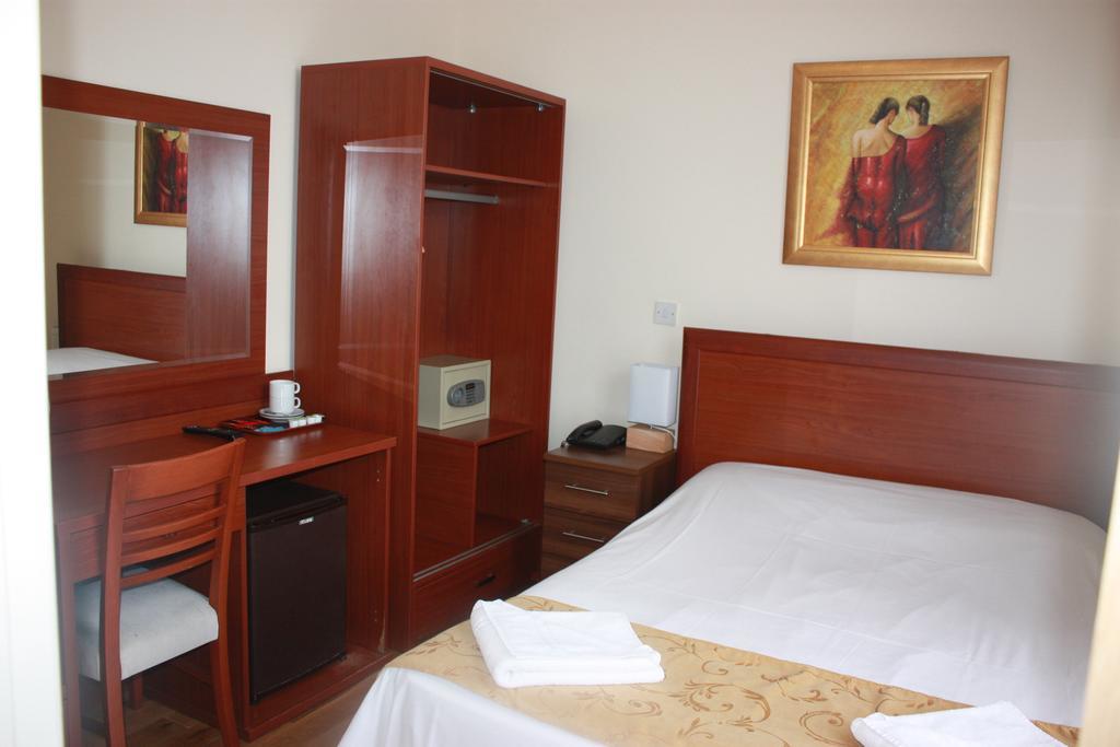 Corner House Hotel London Room photo