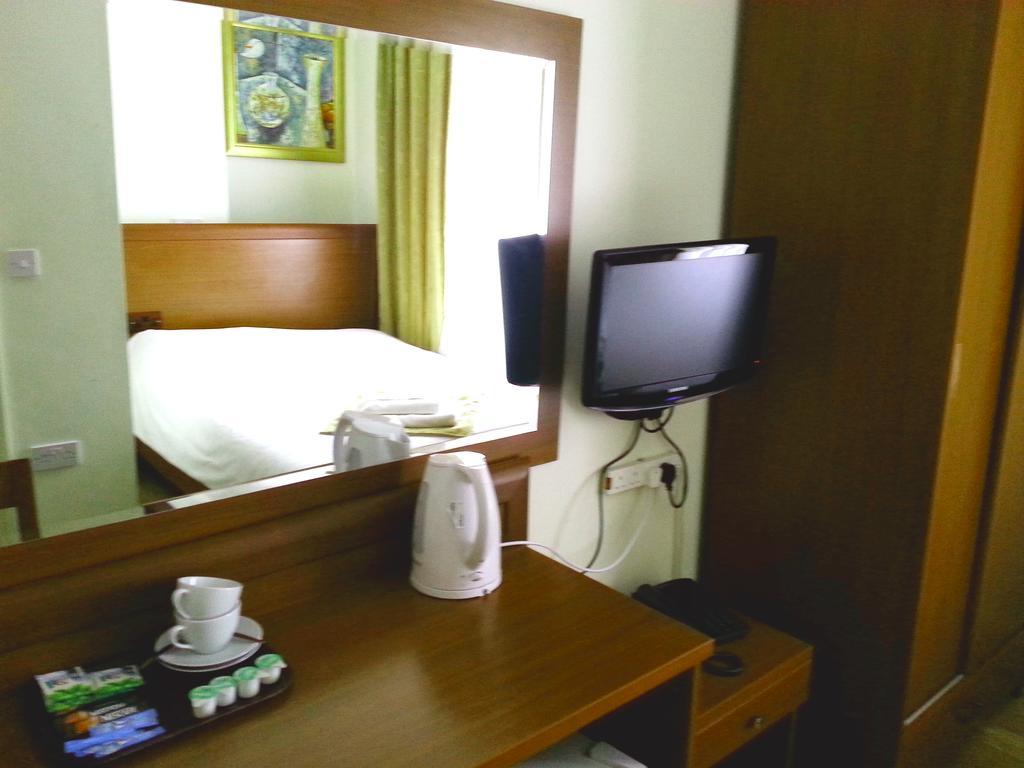 Corner House Hotel London Room photo